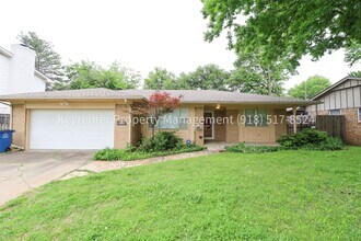 Building Photo - 8722 E 30th St