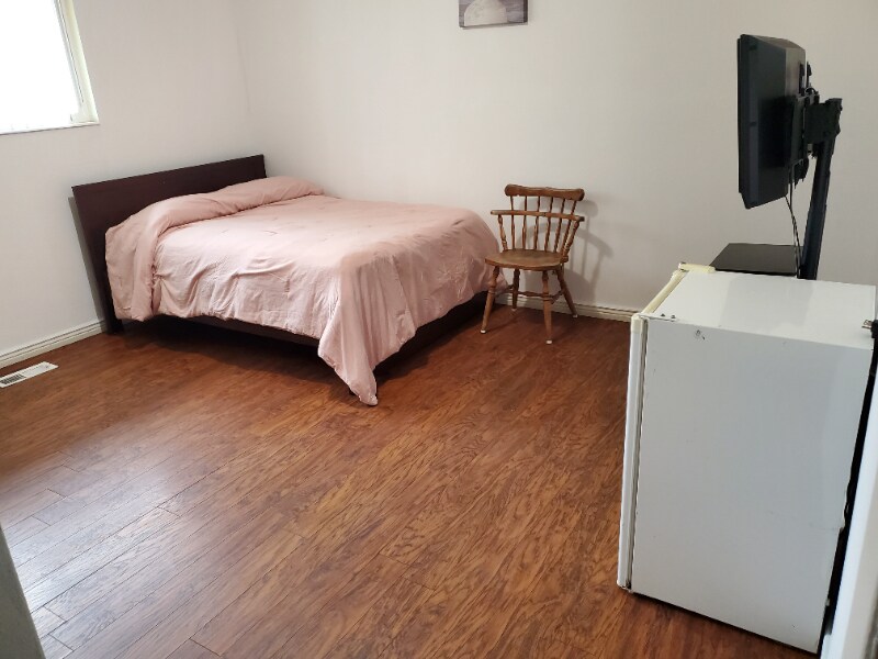 Foto principal - 627 Sir Michael Dr