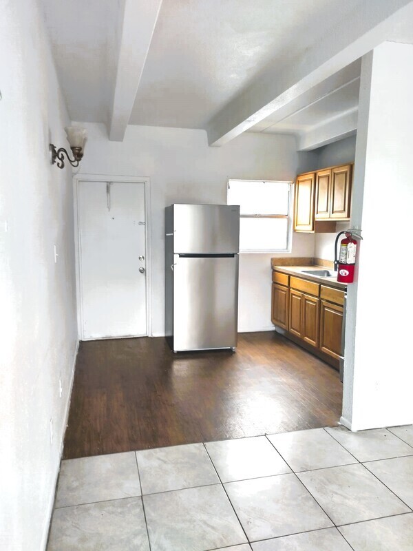 Building Photo - 5261 Alhambra Dr