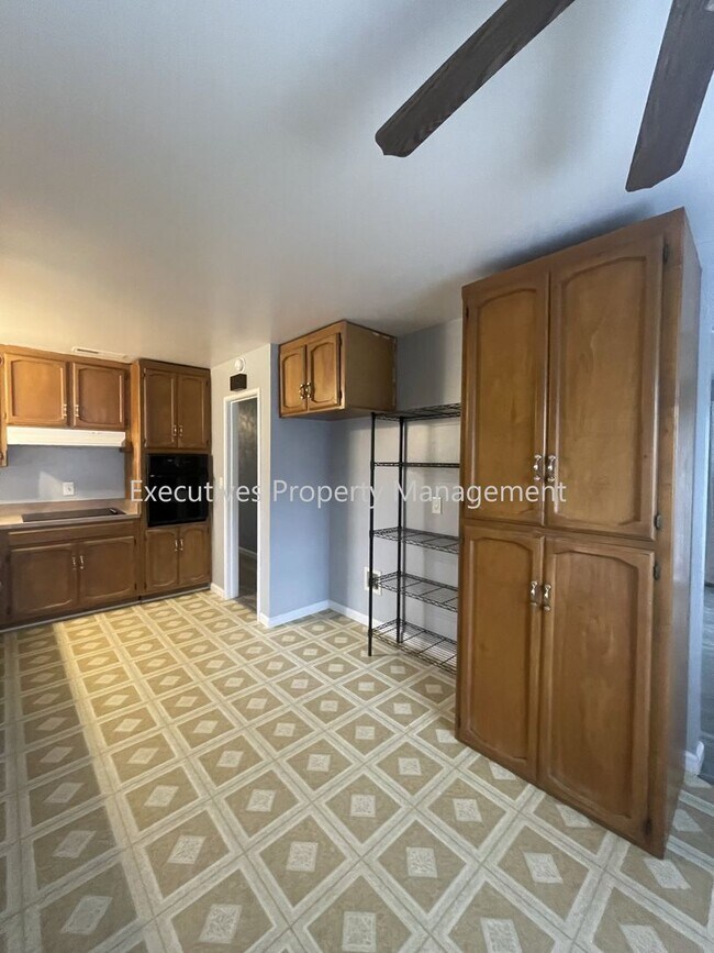 Foto del edificio - 1271 Spruce Ave