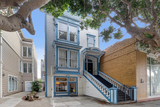 Building Photo - 1716 Fillmore St