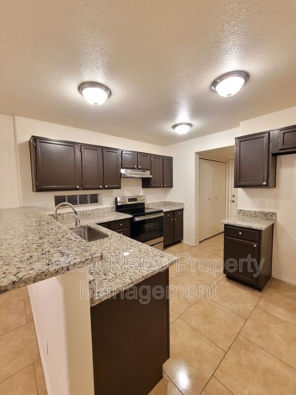 Building Photo - 15212 N 90th Ave