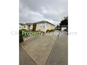 Building Photo - 148-148 Rodeo Ave