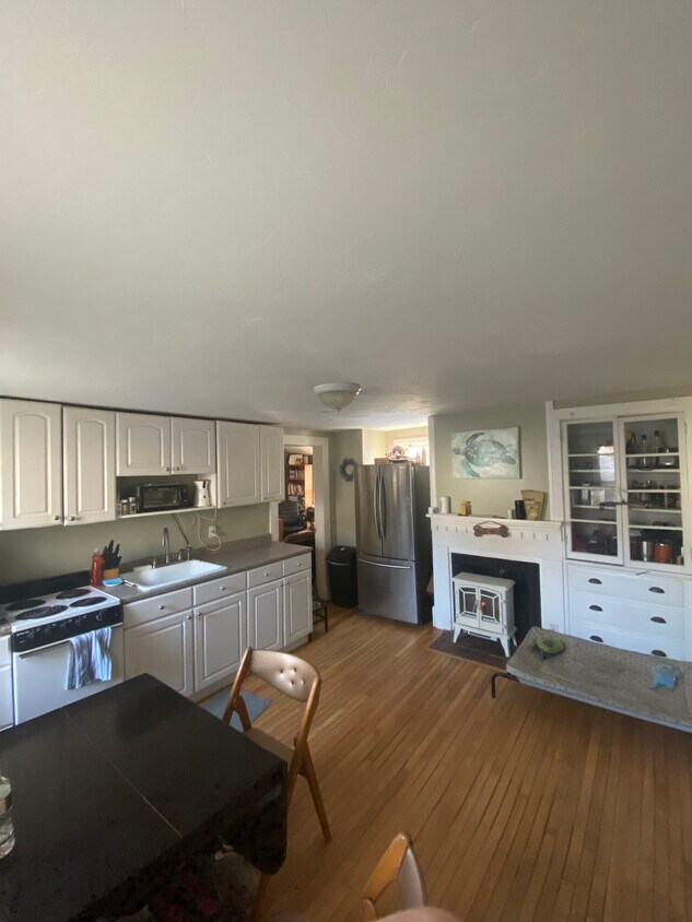 41 Wilkins St Unit 1, Hudson, MA 01749 Apartments in Hudson, MA