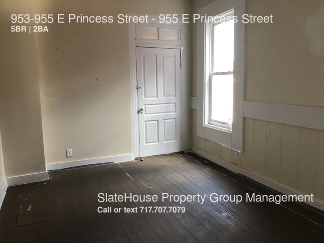 Building Photo - 953 E Princess St