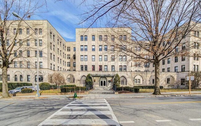 Foto del edificio - 1613 Harvard St NW