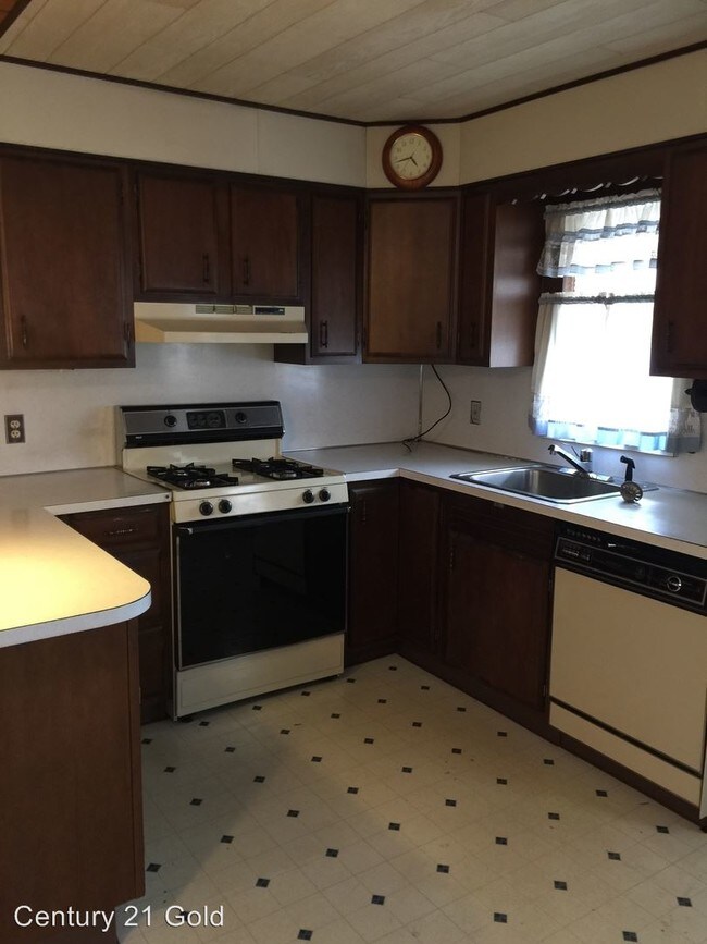 Building Photo - 3 br, 1.5 bath House - 124 E Locust St