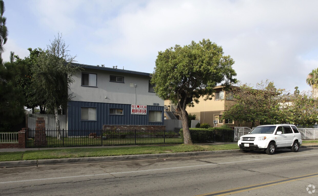 Primary Photo - 1818-1820 W Glenoaks Ave
