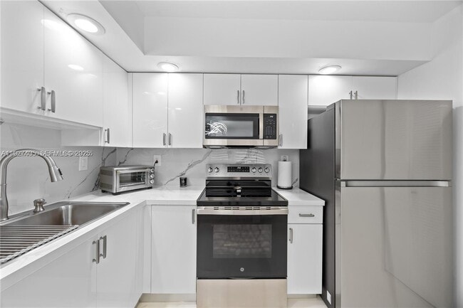 Building Photo - 8810 SW 132nd Pl