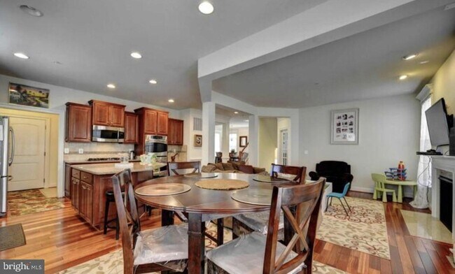 Foto del edificio - 3041 Moore Ln
