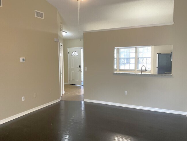Building Photo - 2715 Lorraine Dr