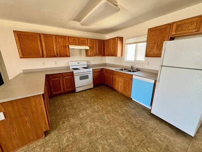 Building Photo - 73428 Sunnyvale Dr