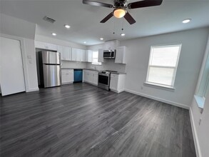 Building Photo - 9243 Seeker St