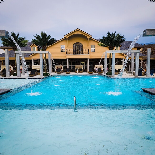 Fountaine Bleau Central Landing