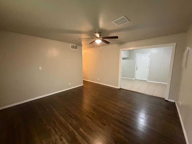 Building Photo - 3-Bed Home with Gleaming Hardwood Floors in Tulsa