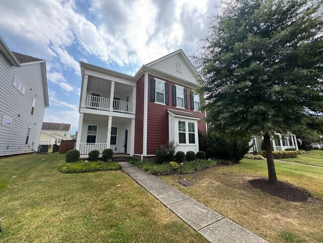 Foto del edificio - Your Franklin dream rental is here—4 bedrooms, a huge bonus, two en-suites, and an unbeatable loc...