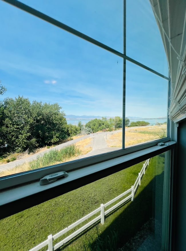 Building Photo - Your Vineyard Home – 3?Bed, 2?Bath Condo