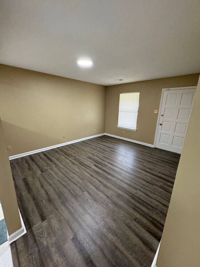 Foto del edificio - Comfortable 3 bedroom, 2 bath home