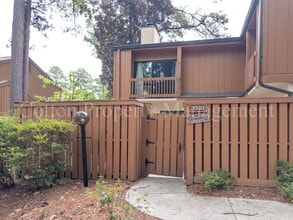 Building Photo - 2030 Albert Cir