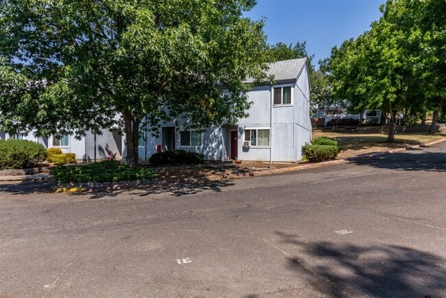 Building Photo - 721 SE Meadowlark Ave