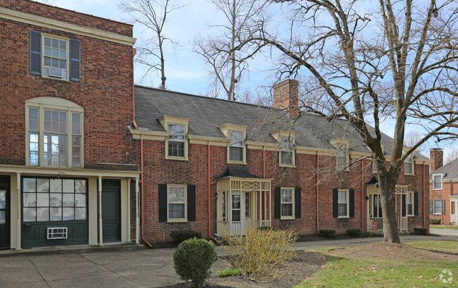 Foto del edificio - Mariemont Townhomes