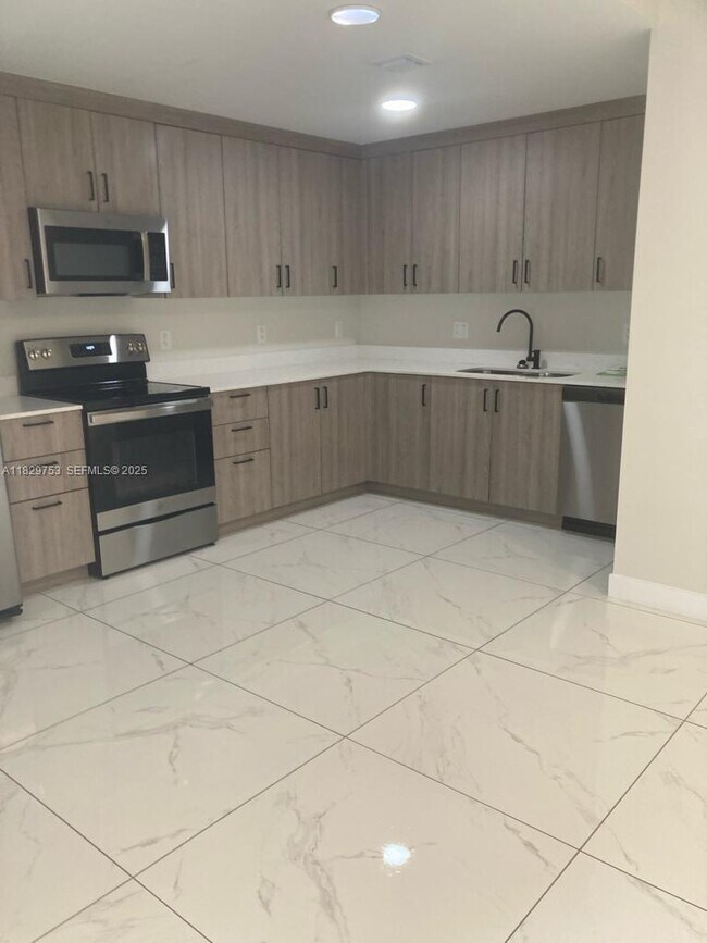 Building Photo - 25767 SW 144th Ave