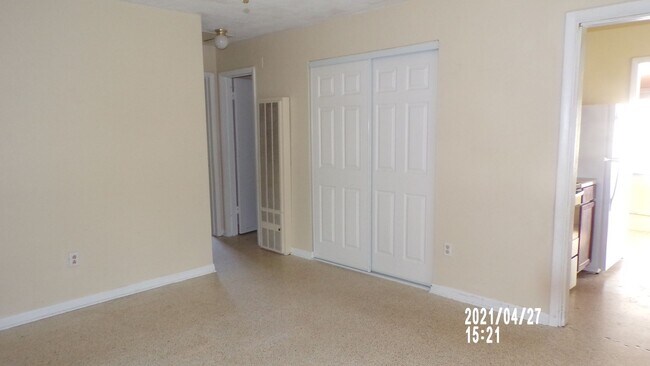 Foto del edificio - Cute Deltona Homes  CALL Sheila Campbell 4...