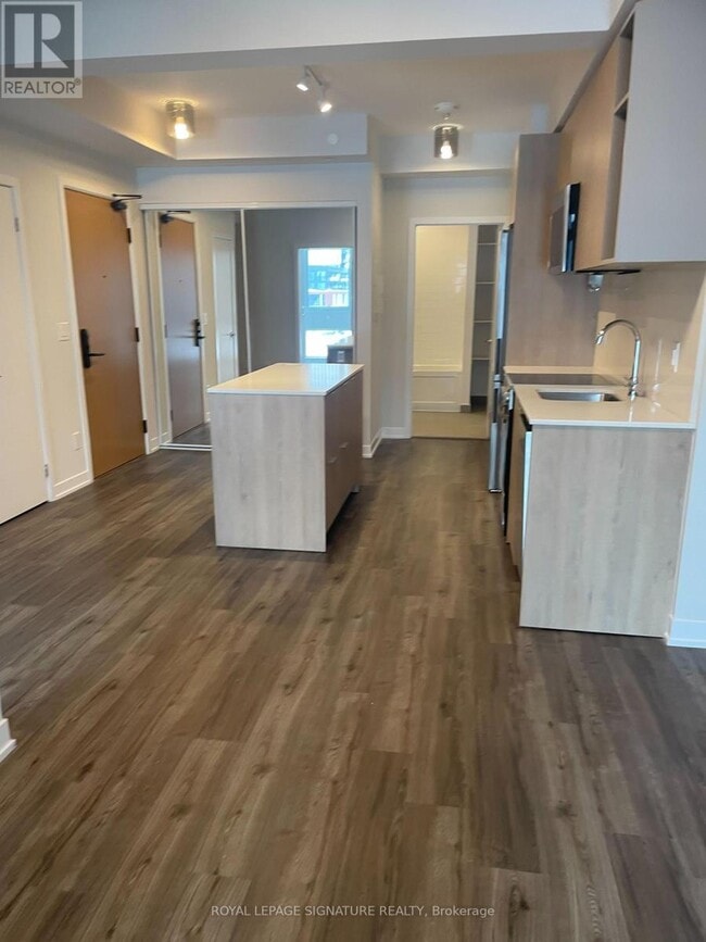 Photo du bâtiment - 25 Nicholas Ave