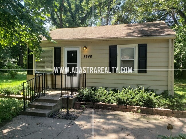 Building Photo - Adorable North Overland Park Home-Availabl...