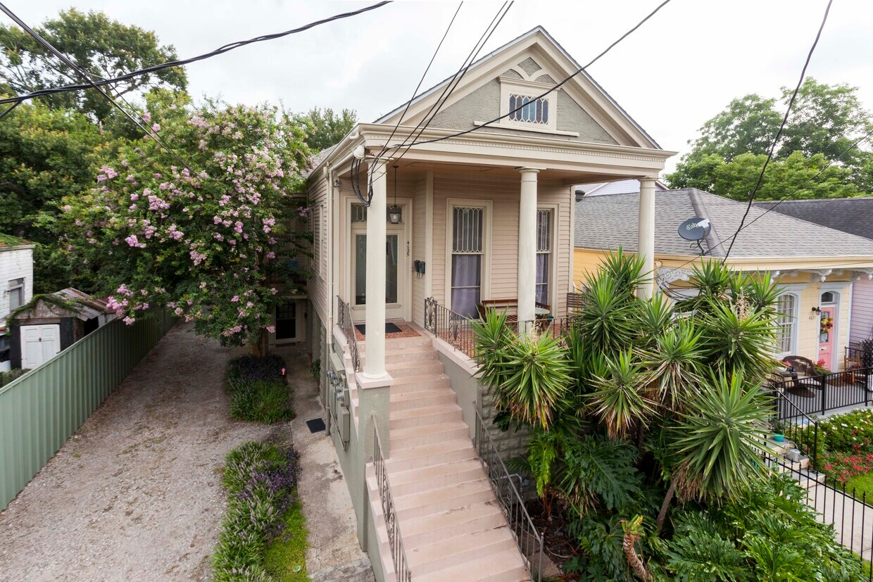 Exterior 2 - 4625 Laurel St