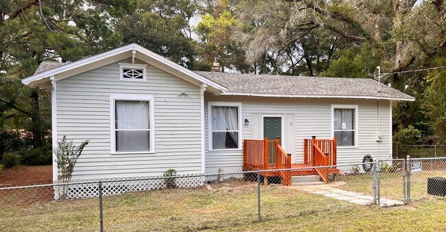 Foto del edificio - 206 Ridge Rd