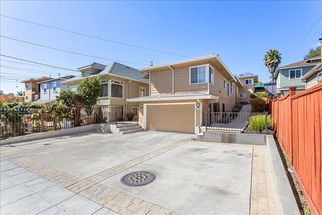 Building Photo - 2033 High St