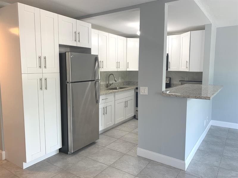 Primary Photo - 4 Ventnor Dr