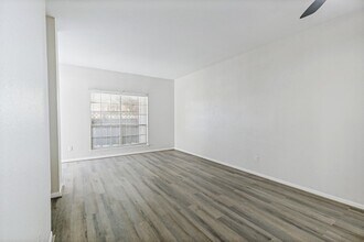 Building Photo - 2626 Holly Hall St