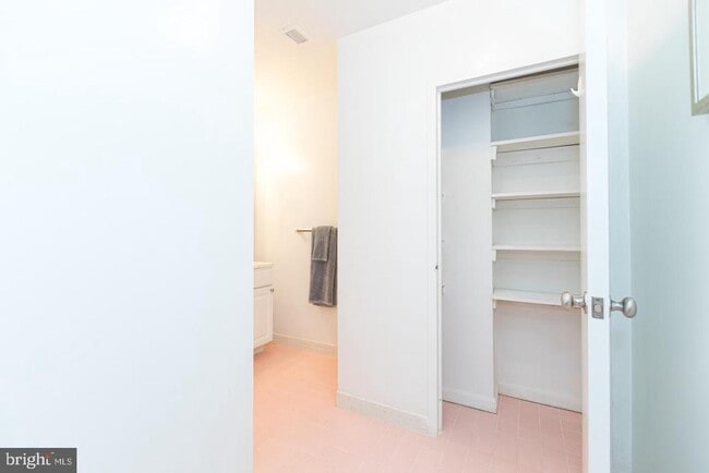 Building Photo - 135 S 19th St