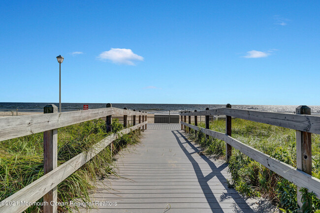 Foto del edificio - 211 N Ocean Ave