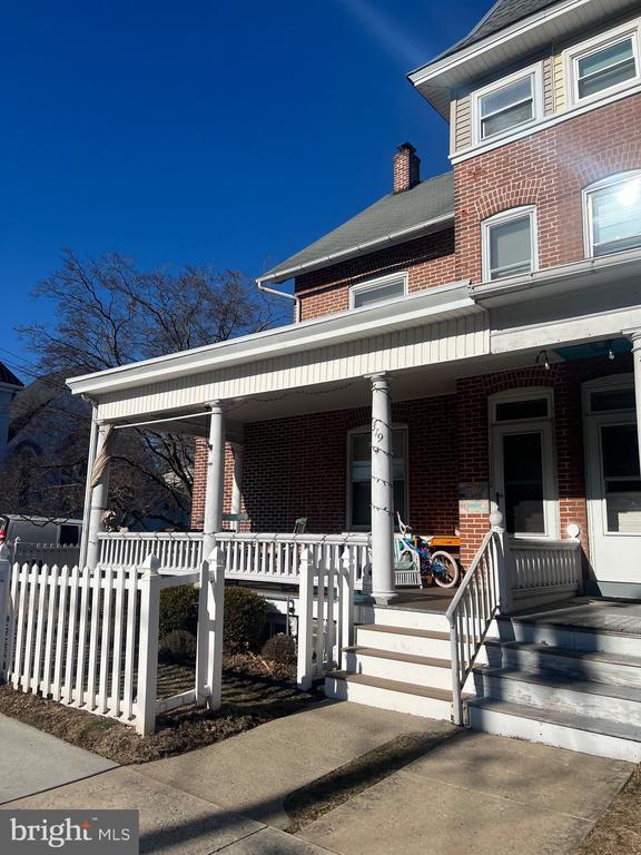 Building Photo - 319 Arch St