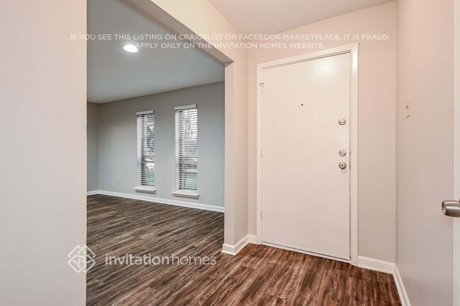 Building Photo - 2324 Lovell Dr