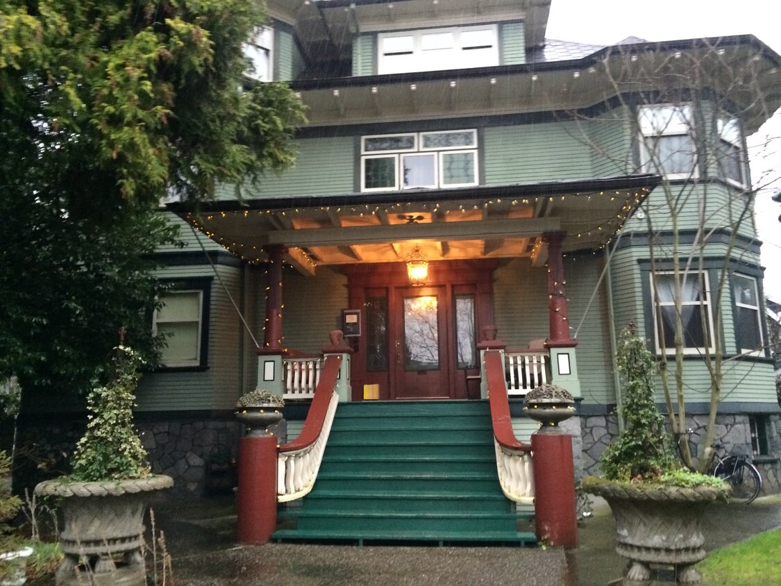 Primary Photo - 1110 Victoria Dr
