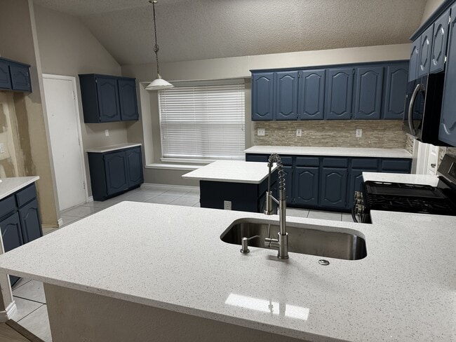 Building Photo - 901 Yosemite Trl