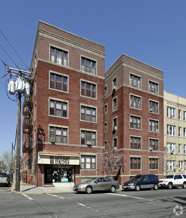 Primary Photo - 6601 Broadway
