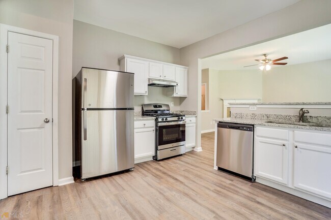 Foto del edificio - 425 Laurelton Cir