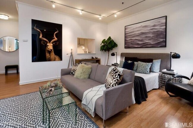 Building Photo - Studio, 1 bath Condo - 930 Pine St