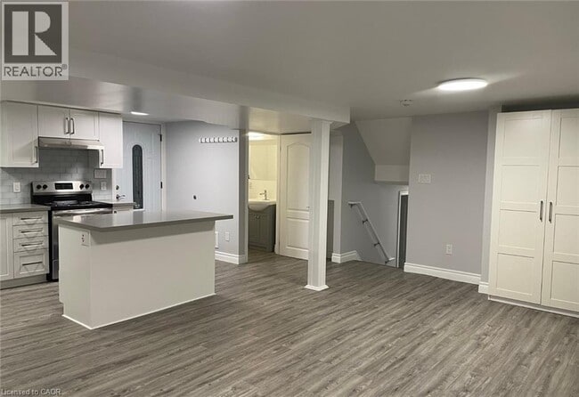 Building Photo - 221 Ascot Ct