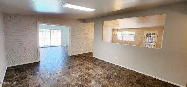 Building Photo - 4355 E Glenn St