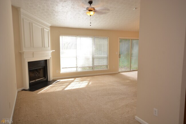 Building Photo - 10858 Morning Dove Ct