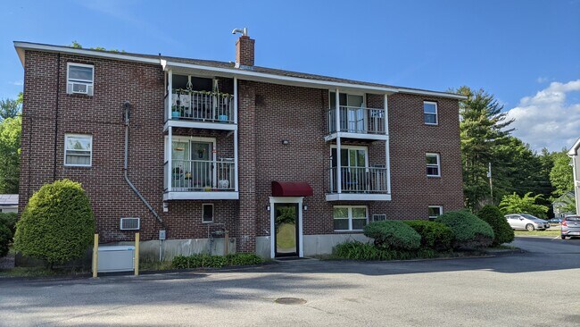 Back - 13 Shawnee Rd