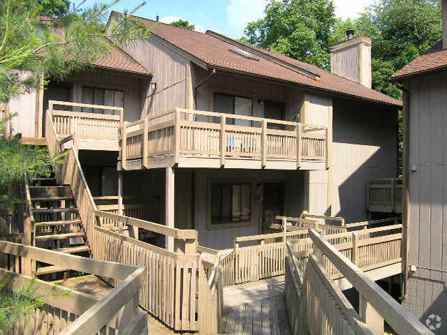 Patio - Pine Mill Ridge Apartments