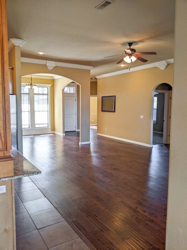 Building Photo - Stunning 4 Bed 2 Bath Home close to Elm Springs Walmart!