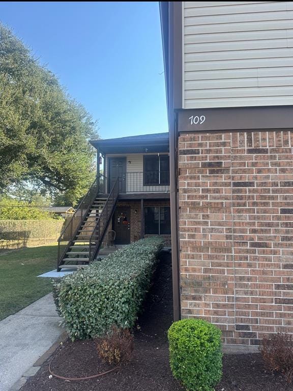 Building Photo - 709 Skylark Rd